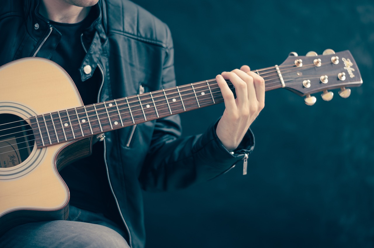 Niezawodne metody nauki gry na gitarze: Skuteczne strategie i triki