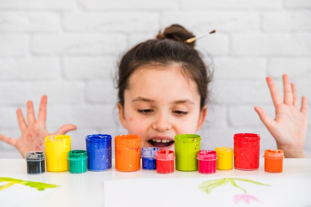 Jak podejście pedagogiczne Montessori wspiera indywidualny rozwój dziecka